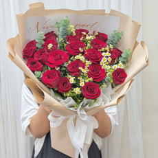 Daisy & Roses – 20 Red Roses Bouquet
