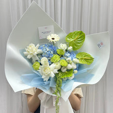 'Pearl & Sky' Bouquet