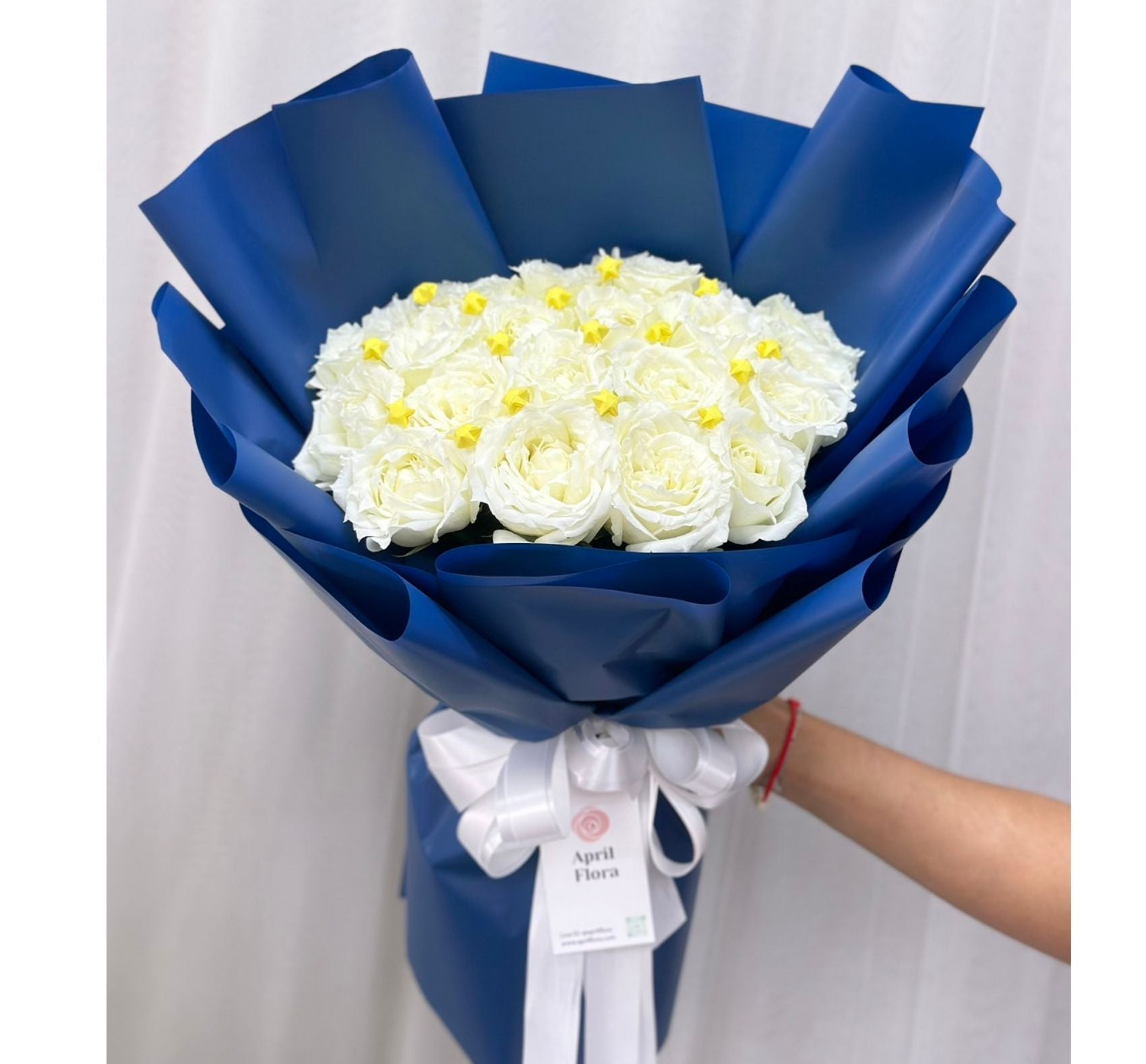 ช่อดอกไม้ "Twinkle Little Star" กุหลาบขาว 20 ดอก