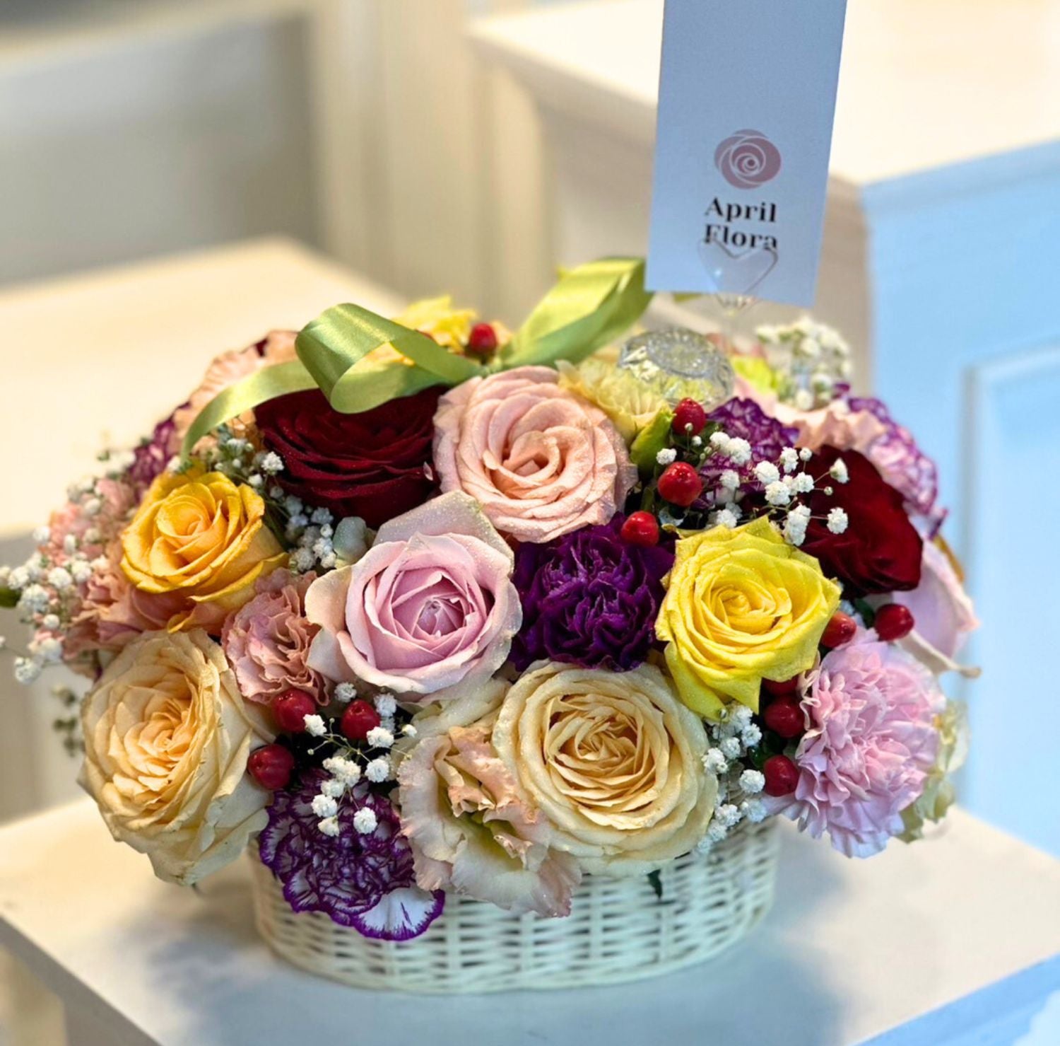 กระเช้าดอกไม้พร้อมน้ำอบแด่คุณแม่ที่เคารพรัก Prosperous Blooming