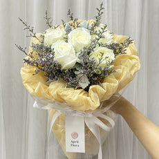 ช่อดอกกุหลาบสีขาว "Fluffy Cream"