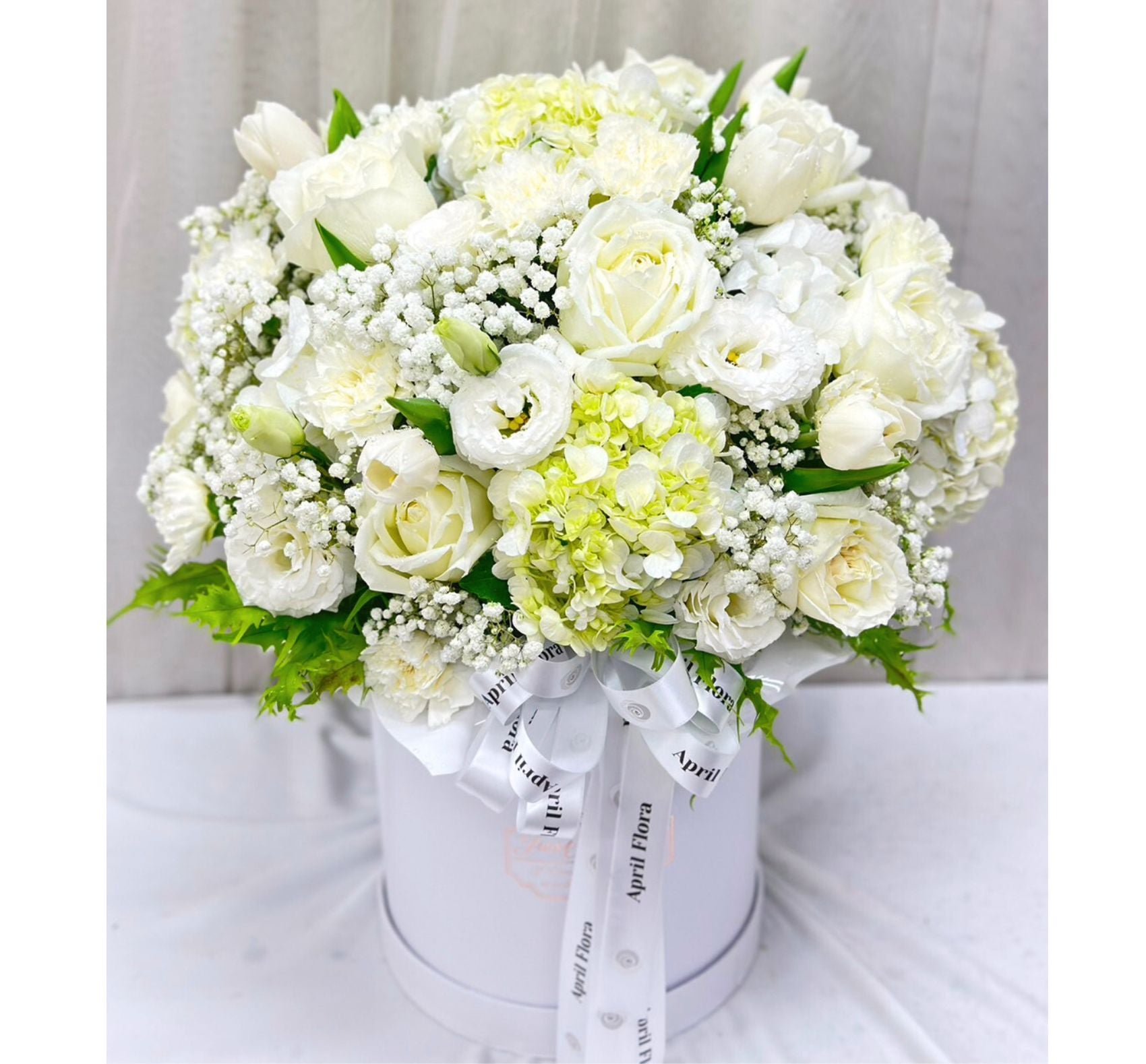 กล่องดอกไม้ Beautiful in White